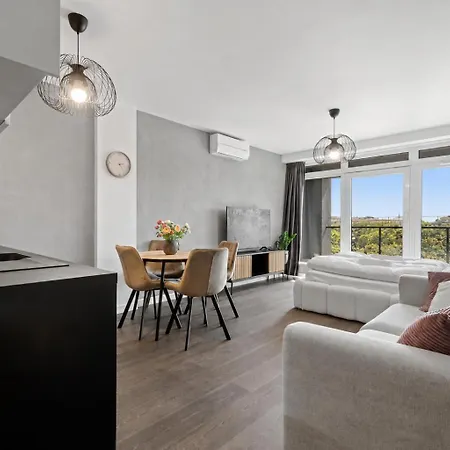 Lam Marble Castle View - Ac Apartmán *